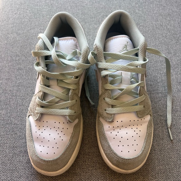 Nike Kids Sneakers in Gray and White - Picture 1 of 4